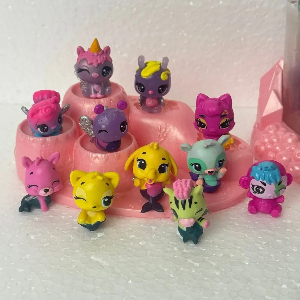 Hatchimals Colleggtibles, Mermal Magic Underwater Aquarium with 11 Exclusive Cha